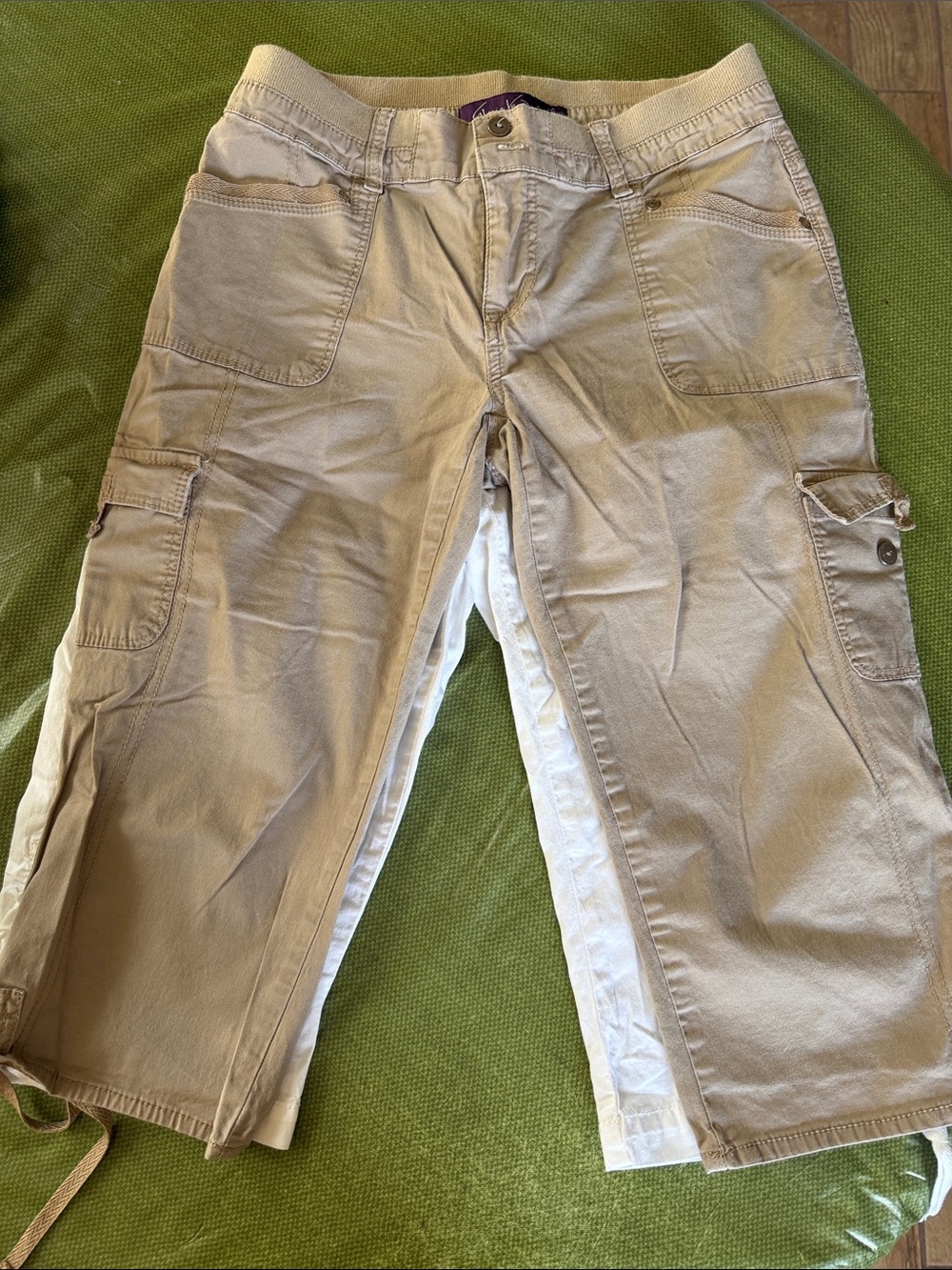 Lee White Woman’s Capri and Gloria Vanderbilt Stretch Comfort Pants Size 6
